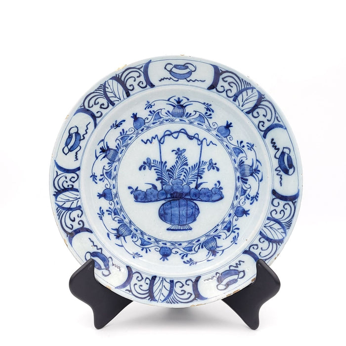 Dutch Delft Charger in the Chinese Taste, Early 18th Century