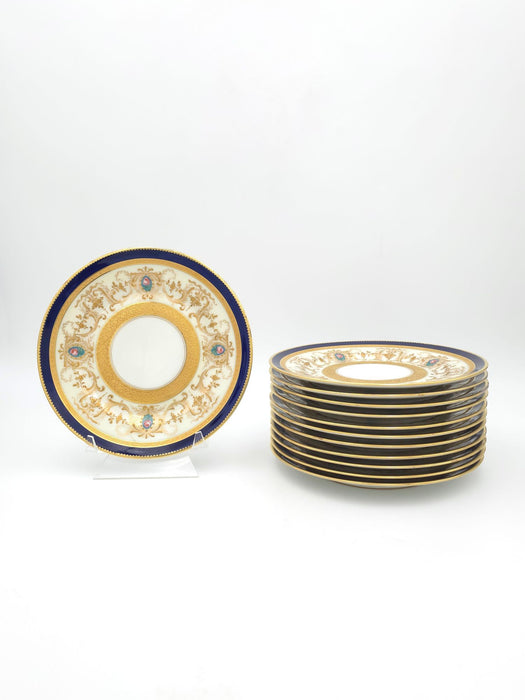 Fine Set of Twelve Limoges Dinner Plates, France circa 1920