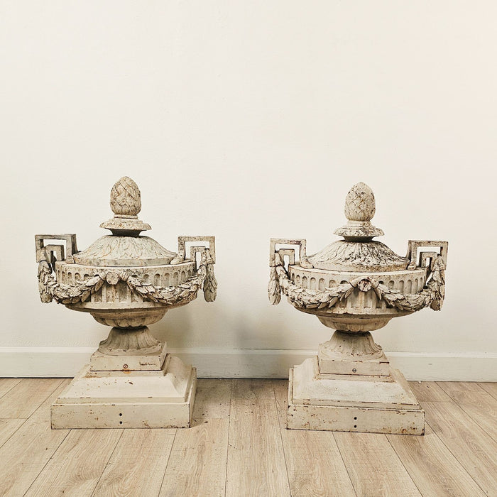 Pair of Val d'Osne Belle Époque Cast Iron Urns, France, early 20th century
