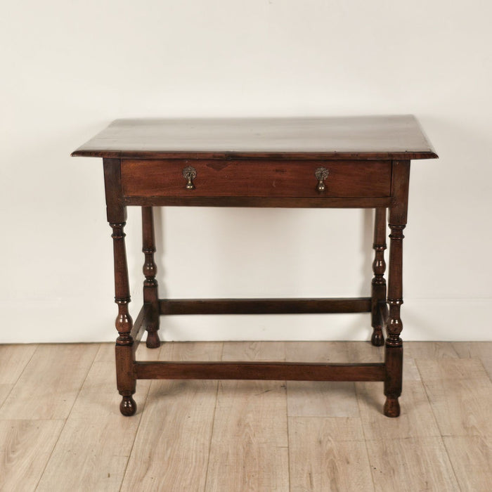 One-Drawer Walnut Tavern Table, English or American, circa 1720