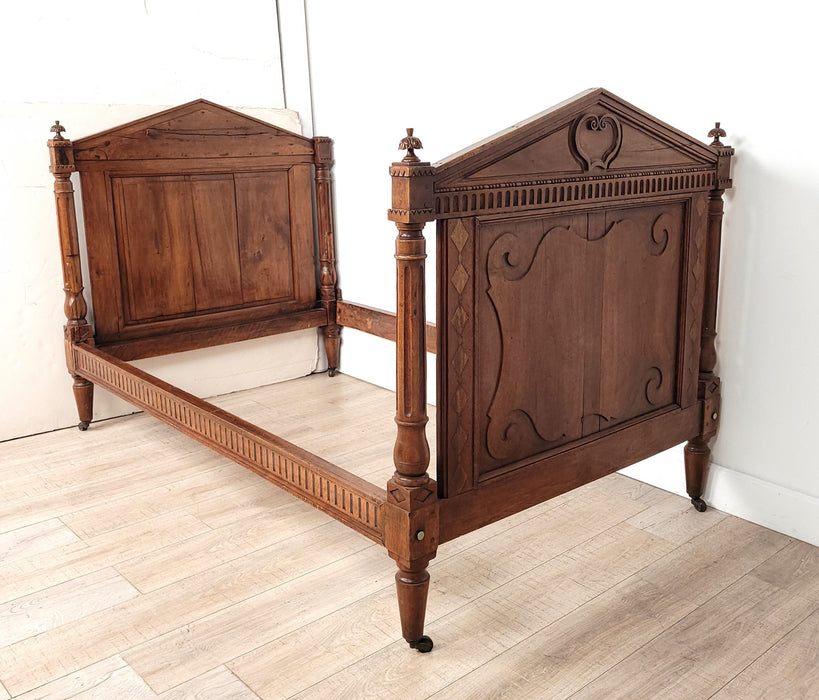 Italian Walnut Daybed, circa 1820