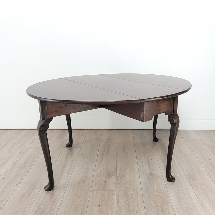 George III Round Mahogany Drop Leaf Table, England circa 1780