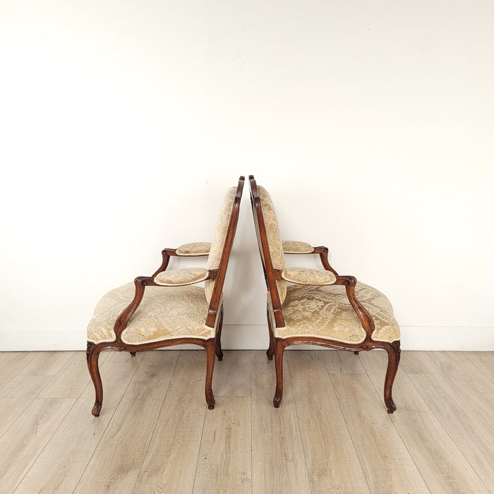 Pair of Régence / Louis XV Walnut Armchairs, France circa 1720