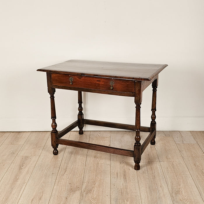 One-Drawer Walnut Tavern Table, English or American, circa 1720