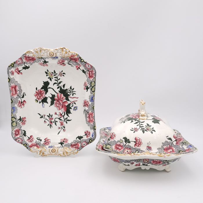 Pair of 19th Century English Spode "New Fayence" Vegetable Dishes with Covers